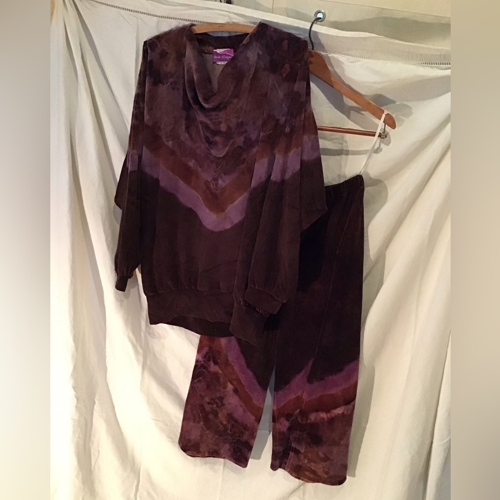 Two piece vintage, velour lounge suit by Carole Dolighan Size large - Picture 2 of 7